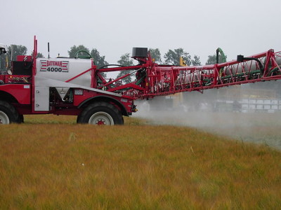 Self-propelled sprayer Bateman 4000 with active air support