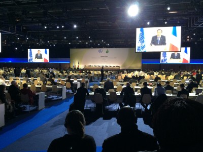 Global elected officials and leaders gather in Paris to listen to the COP 21 plenary.