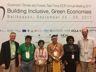 Jason Gray (far right) is presented with the GCF Task Force Everyday Hero award in Balikpapan, East Kalimantan, Indonesia in 2017. Photo credit: GCF Task Force