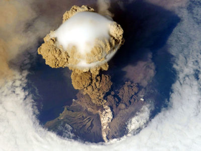 Volcanic eruption (Sarychev Peak)