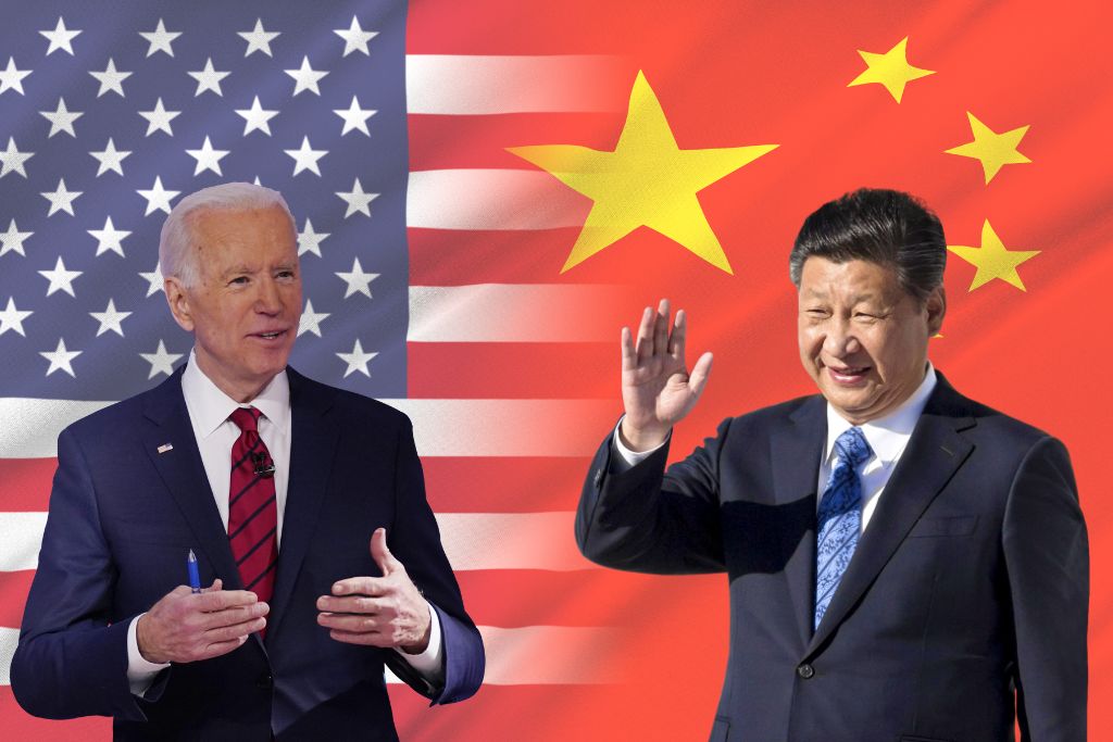Pres Biden and Xi Jinping with flags behind them